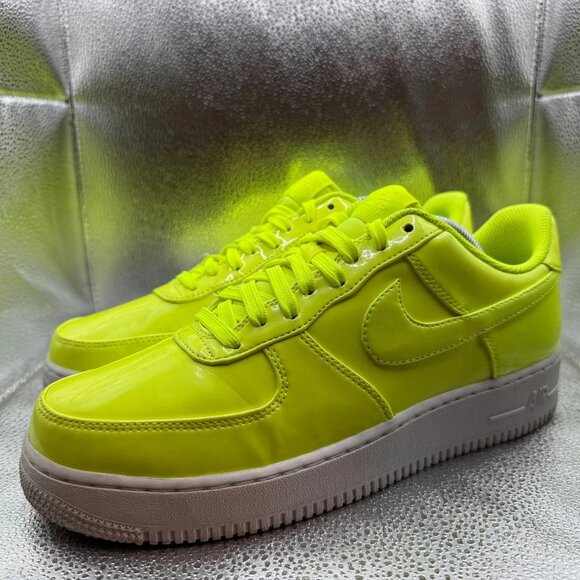 Size 9.5 - Nike Air Force 1 '07 LV8 Volt Mens Neon Athletic Sneakers AJ9505 -700 - Picture 5 of 11